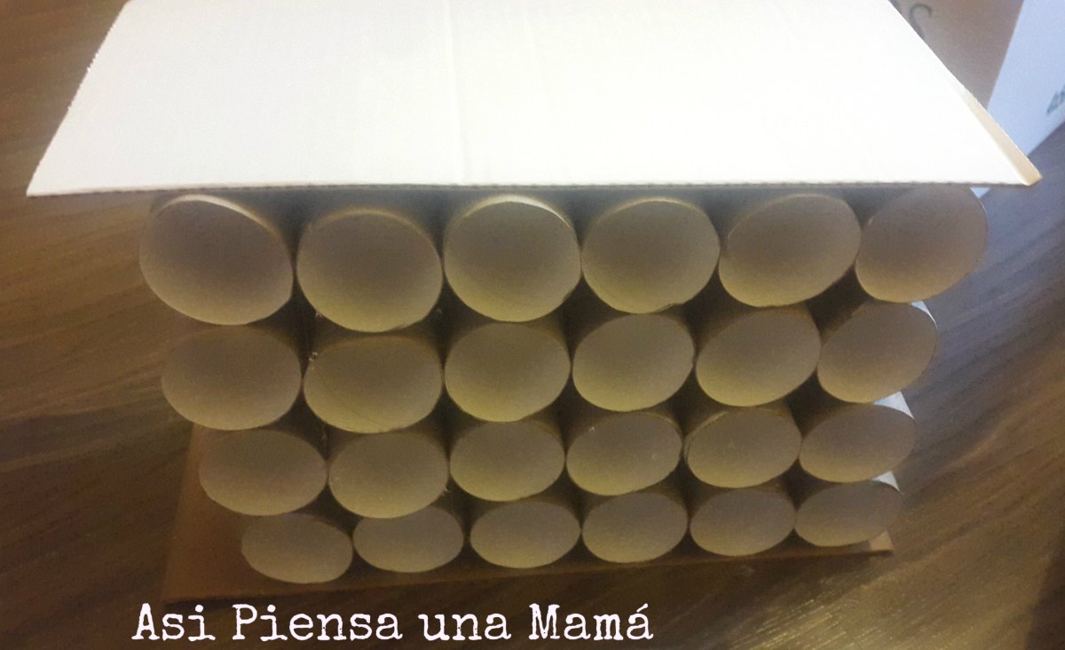 casita-rollos-papel-blanco