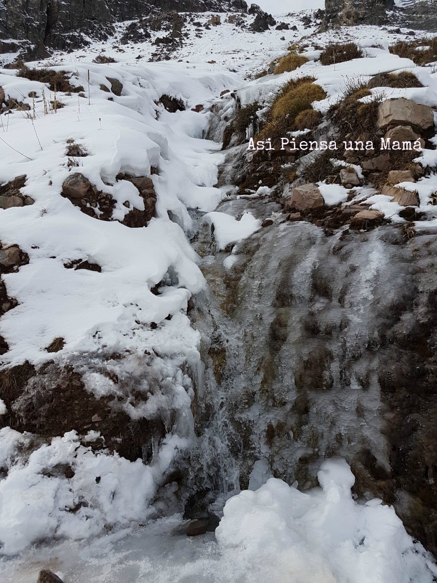 cascada-hielo-embalse-yeso