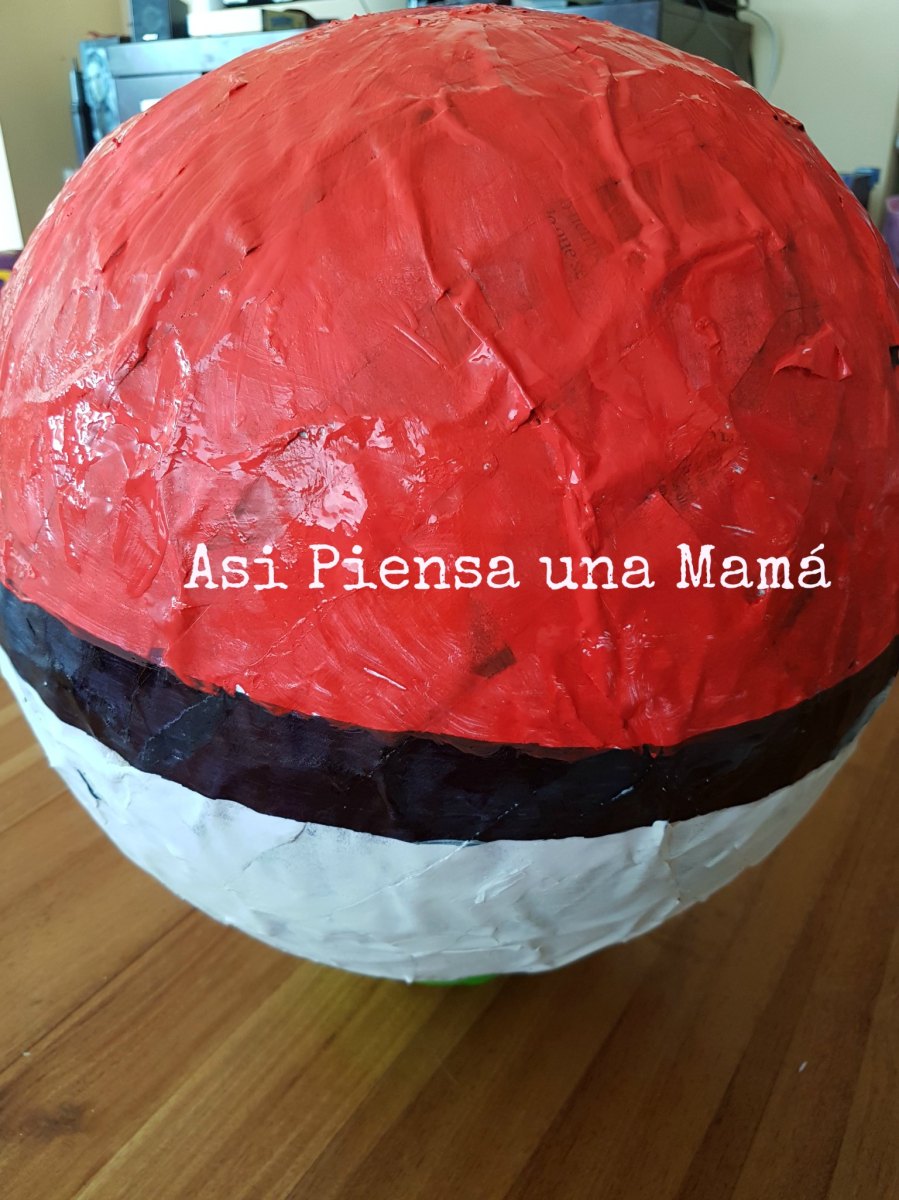 pokeball-piñata
