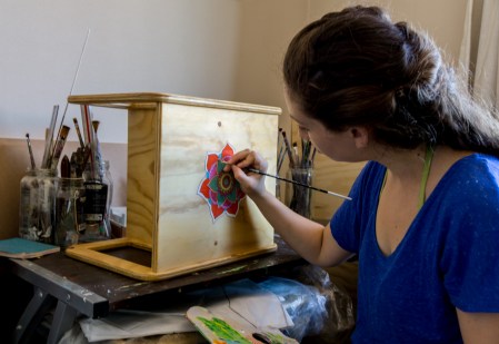 belen-pintando-artesana